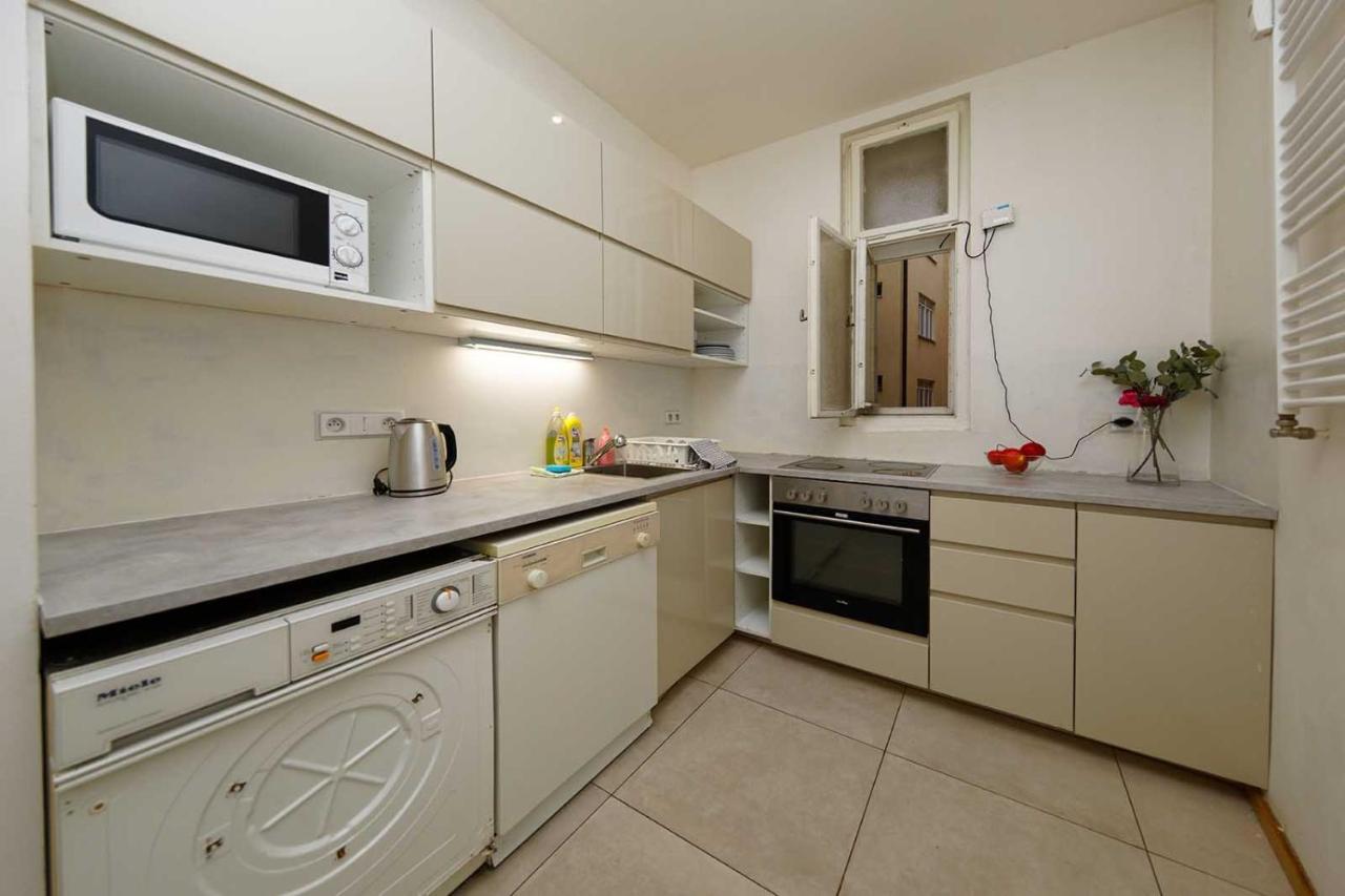 Apartments Vorsilska Прага Екстериор снимка