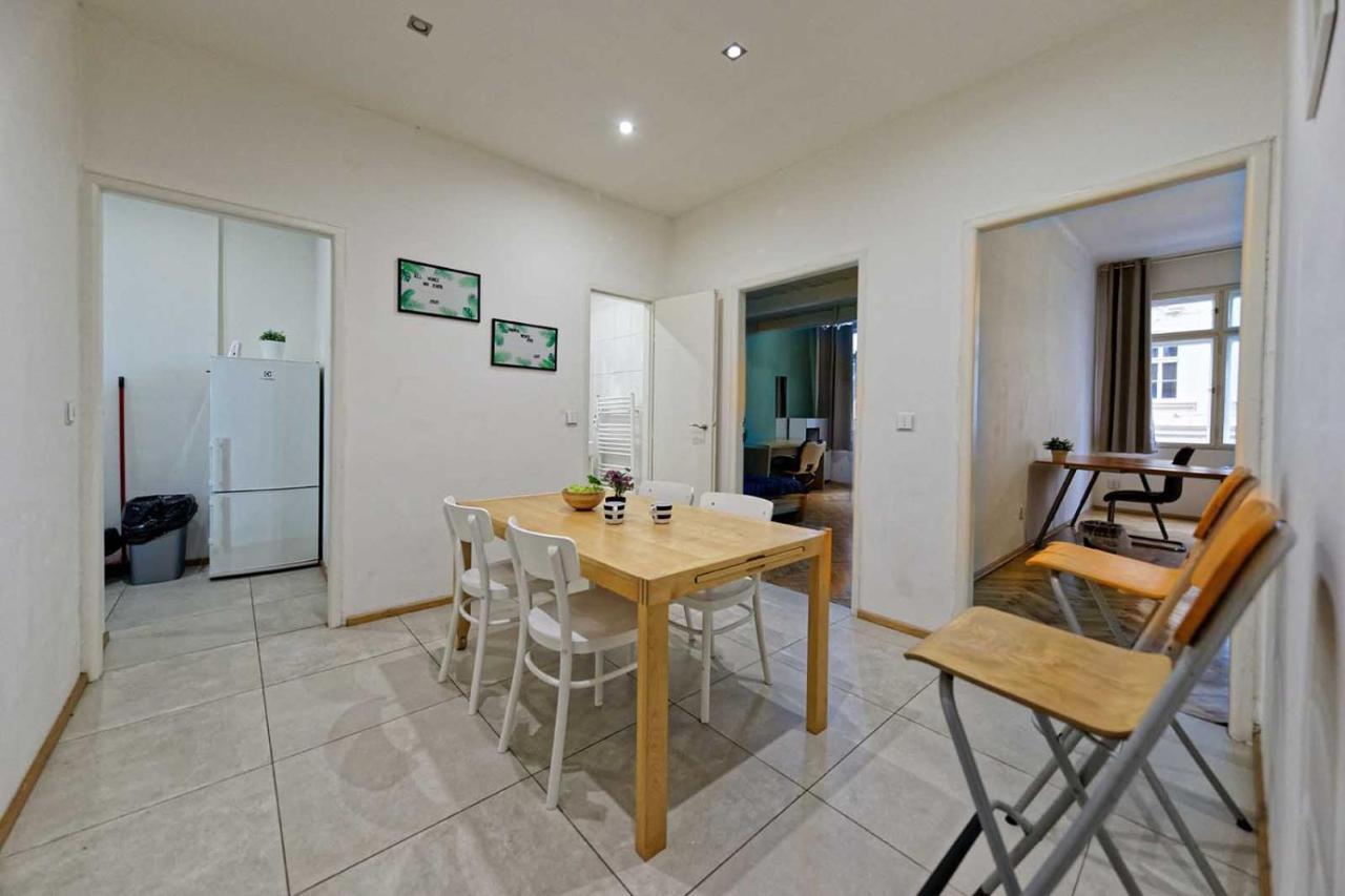 Apartments Vorsilska Прага Екстериор снимка
