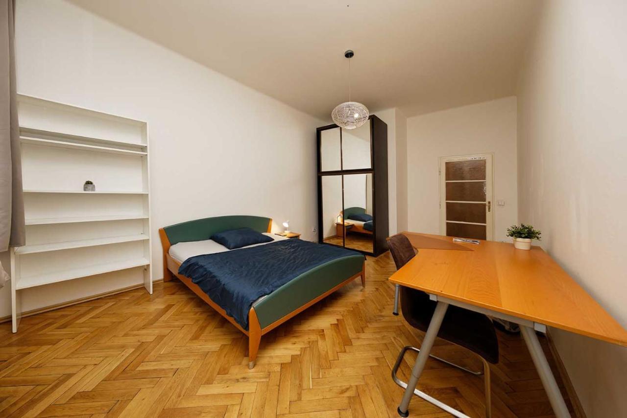 Apartments Vorsilska Прага Екстериор снимка