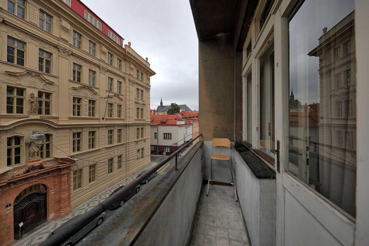 Apartments Vorsilska Прага Екстериор снимка