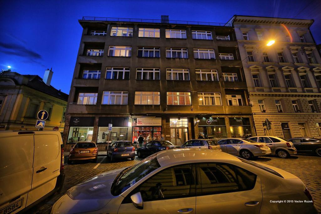 Apartments Vorsilska Прага Екстериор снимка