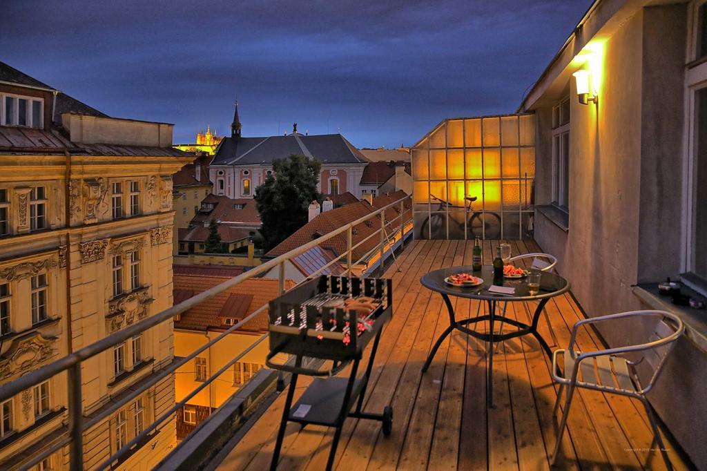 Apartments Vorsilska Прага Екстериор снимка