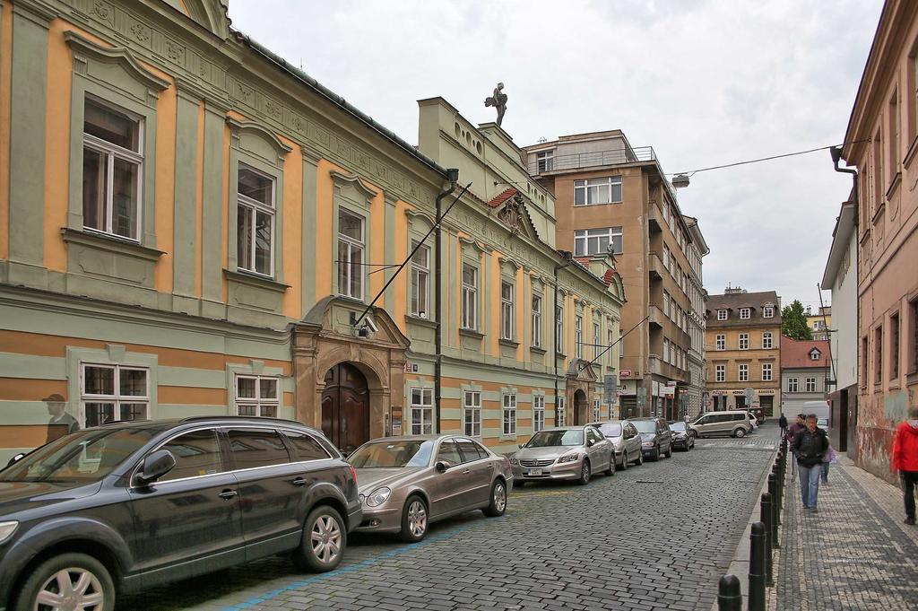 Apartments Vorsilska Прага Екстериор снимка