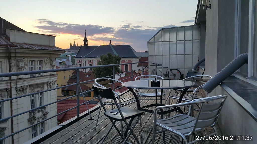Apartments Vorsilska Прага Екстериор снимка